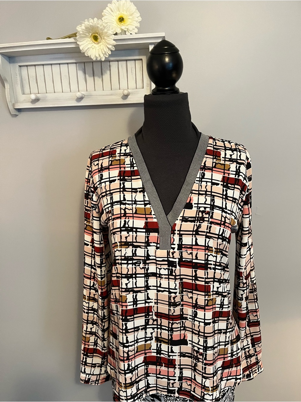 Halogen Cream Multi Printed V-Neck Long Sleeve Top EUC